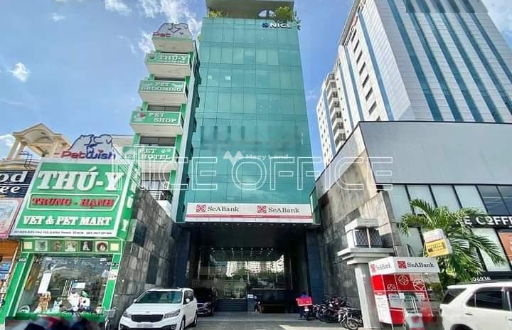 Diện tích 240m2 bán nhà ở nằm tại Nguyễn Thị Thập, Quận 7 ngôi nhà này có tổng 8 phòng ngủ 8 WC lh xem trực tiếp