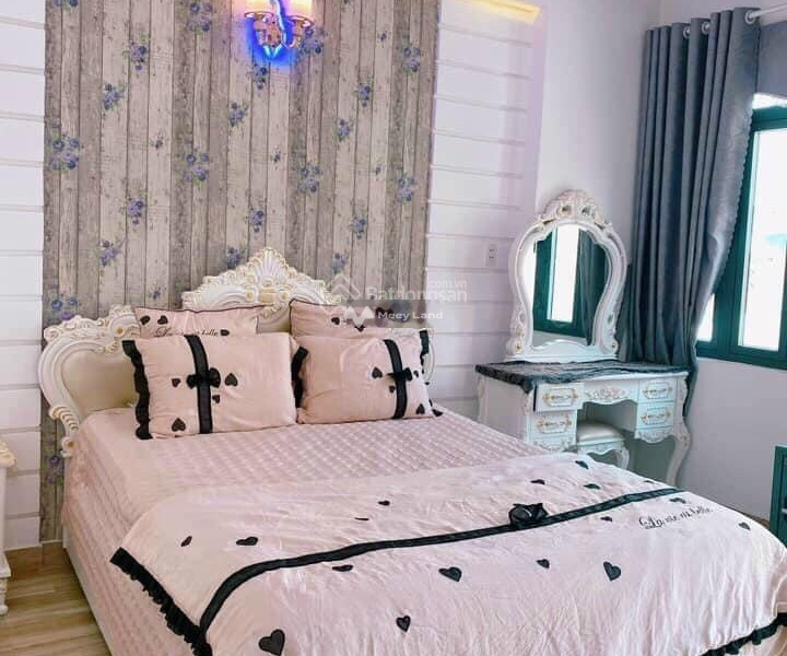 Nhà này bao gồm 5 phòng ngủ bán nhà bán ngay với giá thương lượng 10.8 tỷ diện tích khoảng 100m2 vị trí thuận lợi tọa lạc tại Đường 28, Hồ Chí Minh-01
