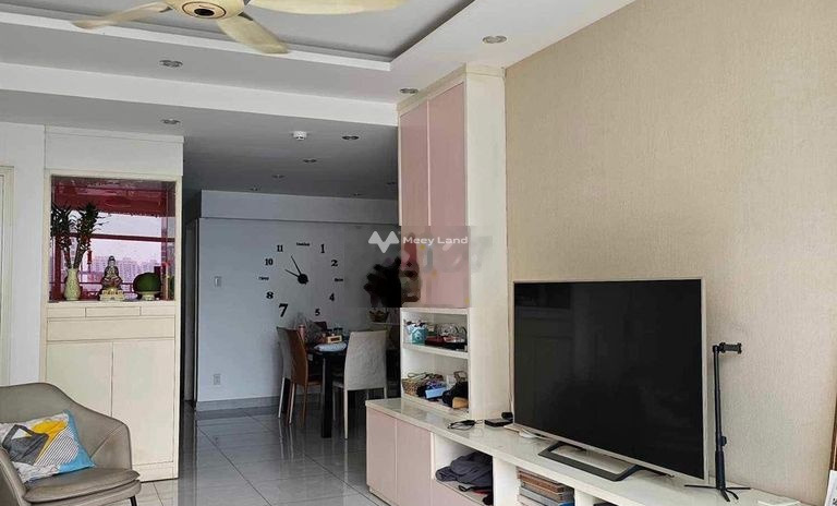 Căn hộ 3 phòng ngủ, cho thuê căn hộ vị trí tiện lợi Nguyễn Hữu Thọ, Nhà Bè, nhìn chung gồm 3 PN, 2 WC khu vực đông đúc