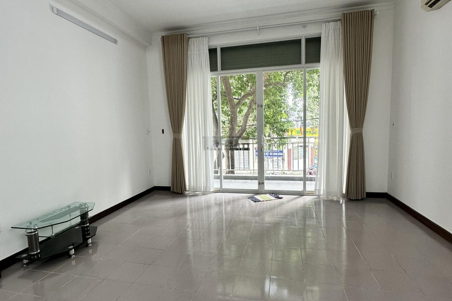 Cho thuê nhà diện tích sàn là 100m2 mặt tiền tọa lạc gần Đào Duy Anh, Hồ Chí Minh giá thuê ngay chỉ 40 triệu/tháng, căn nhà này 7 phòng ngủ, 6 WC-01
