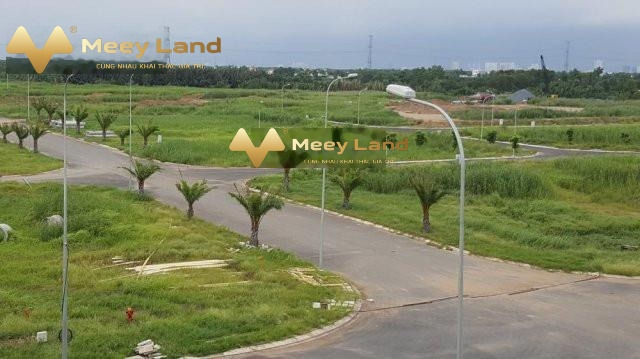 Giá bán khoảng 2.5 tỷ, Bán đất dt khoảng 100m2 vị trí mặt tiền ở Xã Phú Xuân, Hồ Chí Minh không tiếp trung gian