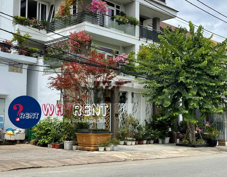 Vị trí đẹp tọa lạc gần Nguyễn Văn Quá, Hồ Chí Minh cho thuê nhà giá thuê giao động 17 triệu/tháng, tổng quan ở trong căn nhà 5 phòng ngủ, 4 WC-01