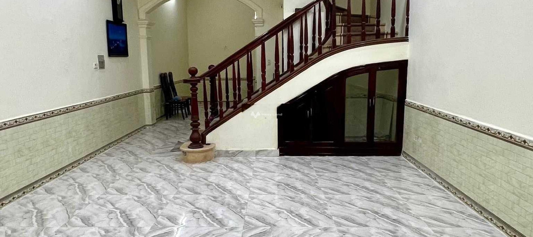 Về quê ở cho thuê nhà diện tích thực khoảng 60m2 giá thuê cực êm 25 triệu/tháng vị trí ở Trung Hòa, Hà Nội thích hợp kinh doanh