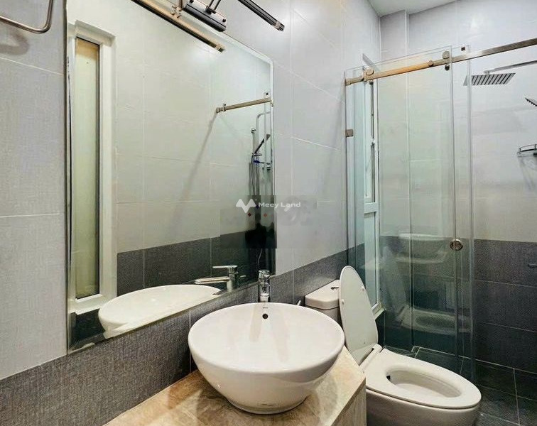 Giá 17 triệu/tháng, cho thuê nhà diện tích rộng là 100m2 vị trí nằm ở Tân Phú, Hồ Chí Minh, trong căn này có tổng 6 phòng ngủ, 5 WC không ngập nước-01