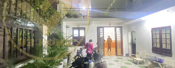 Cho thuê nhà 3 mặt thoáng sân vườn tại đường Đà Nẵng-02