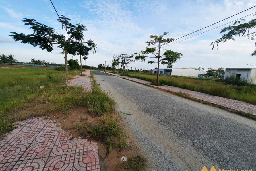Mua đất nhận 1 cây vàng-đất mặt tiền chợ huyện Thạnh Phú, Bến Tre-01