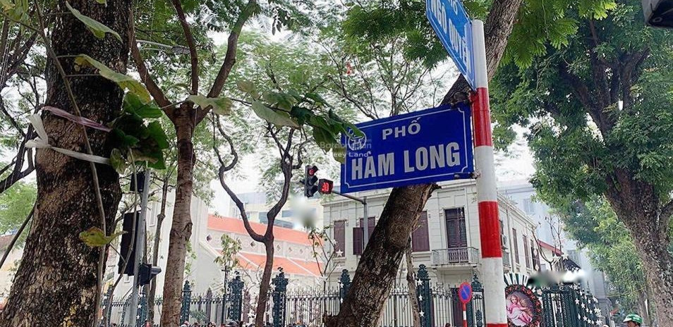 Bán nhà diện tích 33m2 vị trí đặt tọa lạc ở Hoàn Kiếm, Hà Nội