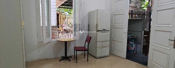 Với diện tích rộng 50m2, cho thuê nhà ở tọa lạc gần Trương Định, Hai Bà Trưng, trong căn này gồm có 1 PN, 1 WC lh biết chi tiết-02