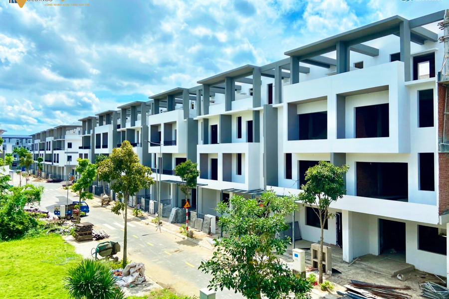 Nhà phố 96m2 - 1 trệt 2 lầu sân thượng gần khu công nghiệp Thuận Đạo, thanh toán 30% nhận nhà, sổ hồng-01