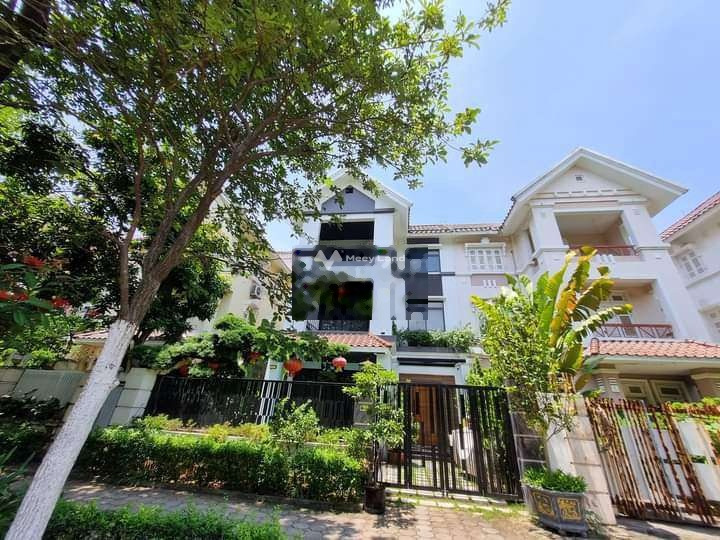 Bán nhà vị trí thuận lợi tọa lạc trên Võ Chí Công, Hà Nội giá bán cực êm chỉ 68.5 tỷ có diện tích chung 230m2 căn nhà có 5 PN-01