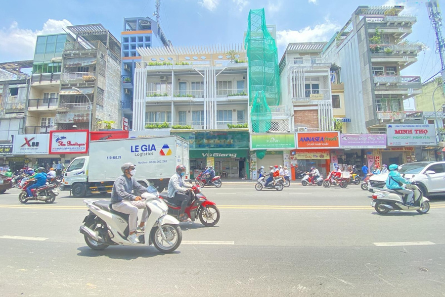 Cho thuê tòa số 303 Phan Đình Phùng, Phú Nhuận, DT: 8.5x35m nở hậu 11m, 1 trệt 5 lầu, DTSD: 1.400m2 -01