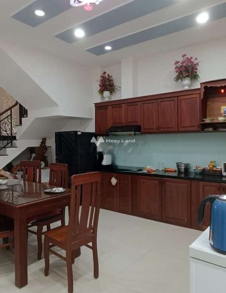Tọa lạc trên Phước Hải, Khánh Hòa cho thuê nhà thuê ngay với giá thỏa thuận chỉ 15 triệu/tháng, ngôi nhà gồm 4 phòng ngủ, 5 WC-01