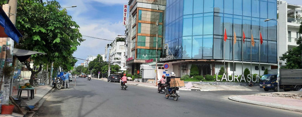 Nằm ở Phường 11, Hồ Chí Minh, bán nhà, giá bán cực mềm chỉ 15.3 tỷ diện tích khoảng 85m2, nhà có 8 phòng ngủ liên hệ ngay để được tư vấn-03