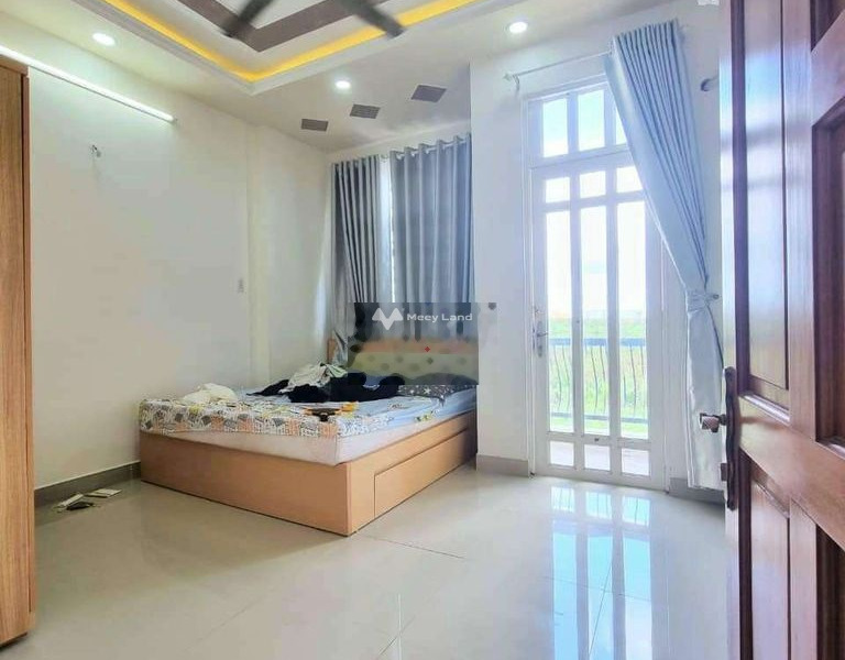Vị trí mặt tiền nằm trên Nguyễn Thị Hương, Nhà Bè bán nhà bán ngay với giá mềm 5.5 tỷ trong căn nhà này có 4 PN 3 WC-01