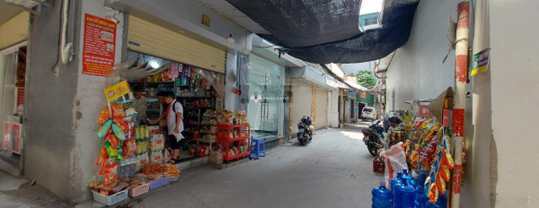 Diện tích 35m2 bán nhà ở vị trí thuận lợi tọa lạc trên Thanh Xuân, Hà Nội trong nhà gồm có 4 phòng ngủ hãy nhấc máy gọi ngay-02