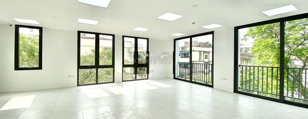 Nhà có việc gấp, cho thuê sàn văn phòng vị trí đặt tại trung tâm Nguyễn Văn Huyên, Nghĩa Tân giá thuê cực tốt từ 12 triệu/tháng có diện tích là 65m2-03