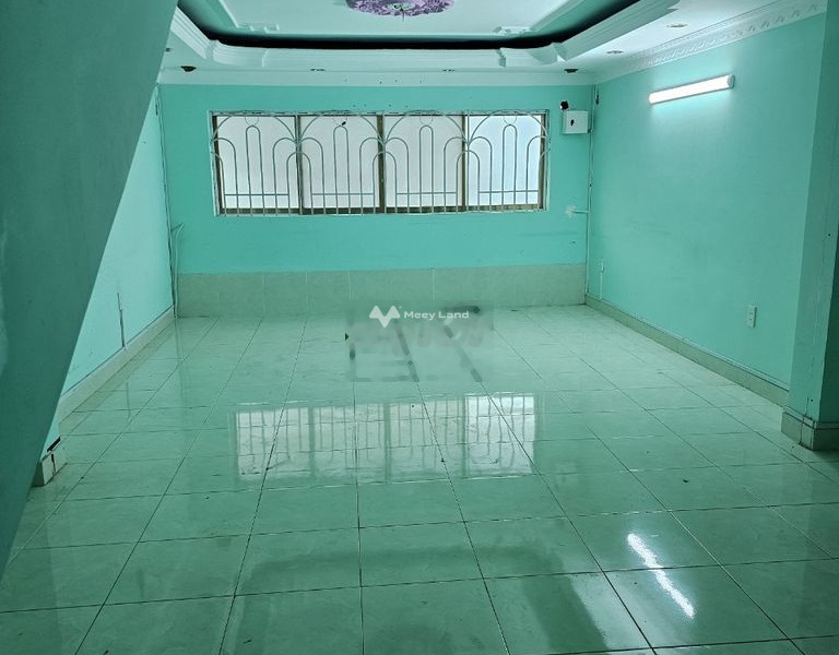 Trong nhà này gồm có 2 phòng ngủ, cho thuê nhà, thuê ngay với giá siêu rẻ 12 triệu/tháng tổng diện tích là 48m2 vị trí đặt tại Tân Bình, Hồ Chí Minh-01