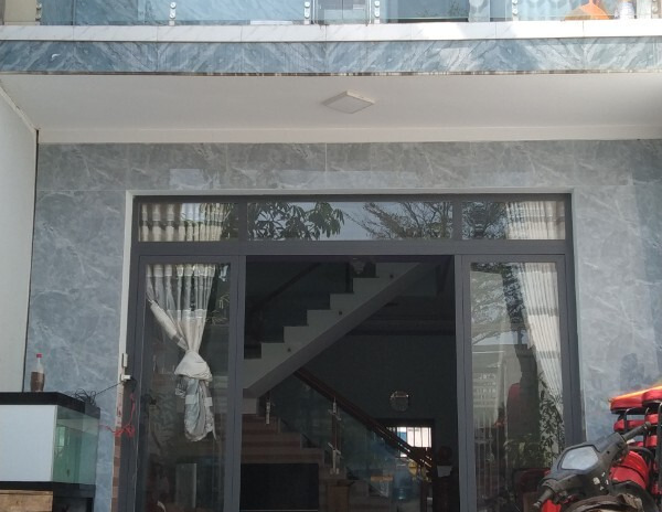 Cần bán gấp nhà 1 lầu, 1 triệt sổ riêng thổ cư 100m2, tại khu tái định cư Long Bình