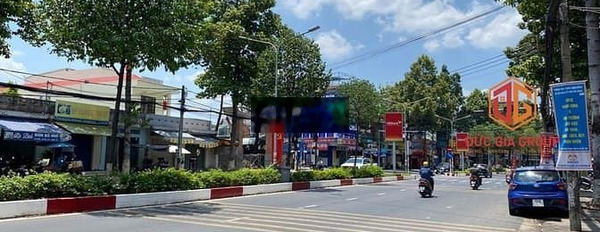 Cho thuê nhà 500m2 mặt tiền đường Nguyễn Ái Quốc trung tâm Biên Hòa -03