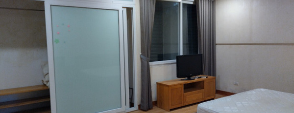 Cho thuê căn hộ Duplex khu Linh Lang. 2 tầng 150m2, 3 ngủ. Full đồ-03