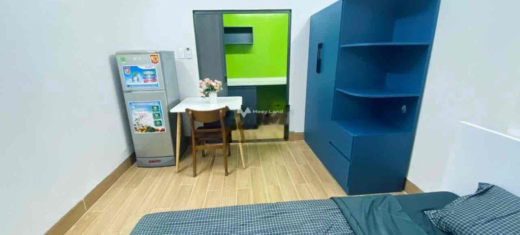 Trong căn hộ tổng quan gồm 1 phòng ngủ, cho thuê căn hộ ở Phường 14, Tân Bình, 1 WC cảm ơn đã xem tin