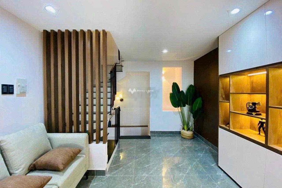 Nhà gồm 4 phòng ngủ, cho thuê nhà, thuê ngay với giá chính chủ 17.5 triệu/tháng với diện tích là 55m2 vị trí đặt nằm ngay Trần Bá Giao, Hồ Chí Minh-01
