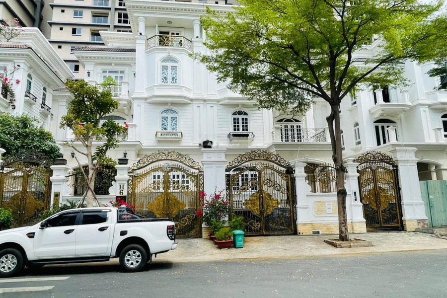 Cần bán biệt thự ngay Quận 7, Hồ Chí Minh, bán ngay với giá cực tốt chỉ 46 tỷ diện tích chung là 220m2, nhìn chung gồm 4 PN, 5 WC nhà view bao đẹp-01