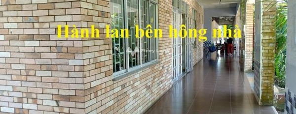 Diện tích sàn là 5220m2, bán biệt thự vị trí ngay trên Quốc Lộ 51, Phước Bình, tổng quan bên trong nhà có 14 phòng ngủ tiện ích bao phê-02