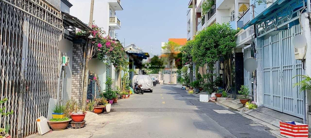 Bán nhà có diện tích rộng 72m2 vị trí đẹp ngay ở Tân Phú, Hồ Chí Minh bán ngay với giá cực mềm 9 tỷ trong căn này thì có 4 phòng ngủ, 5 WC