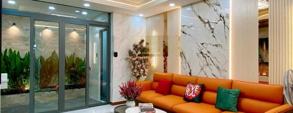 Trong nhà tổng quan gồm 5 phòng ngủ, bán nhà ở có diện tích rộng 70m2 bán ngay với giá đặc biệt 10.6 tỷ tọa lạc ở Phạm Văn Chiêu, Phường 9-03