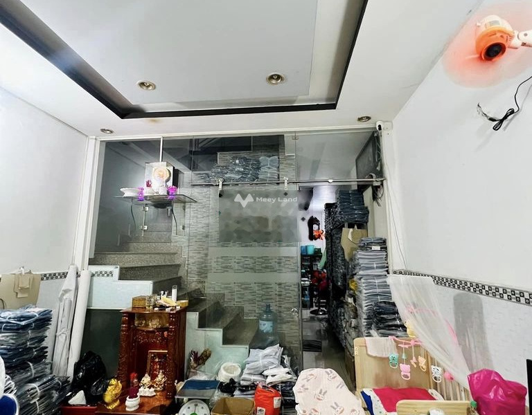 Trong nhà có tổng 4 phòng ngủ bán nhà bán ngay với giá hiện tại 5.7 tỷ có diện tích chính 100m2 vị trí mặt tiền ngay ở Thạch Lam, Hiệp Tân-01