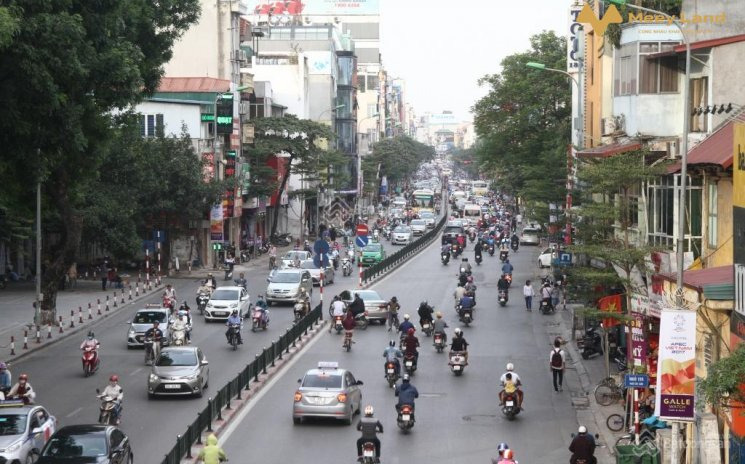 Cho thuê toàn bộ nhà 5 tầng mặt phố Nguyễn Lương Bằng, quận Đống Đa, Hà Nội