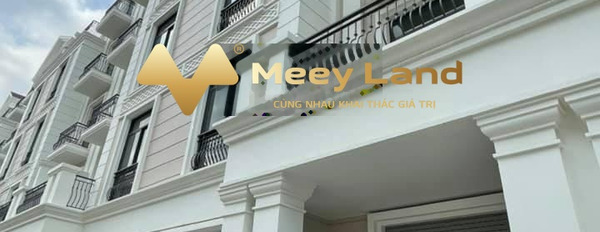 Tổng quan ở trong căn nhà 4 phòng ngủ bán nhà giá rẻ 27.5 tỷ có diện tích 200 m2 vị trí đẹp ngay tại Nguyễn Xiển, Quận 9-02