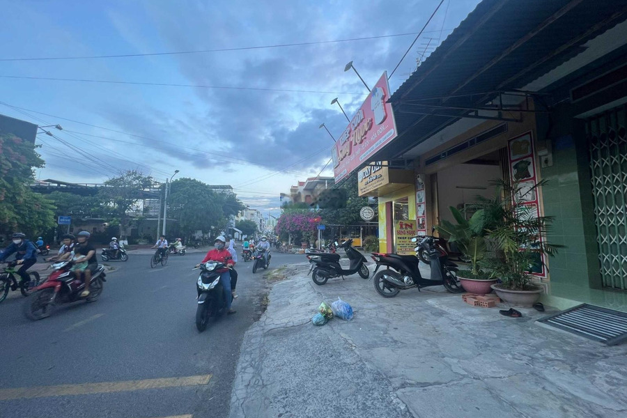 Bán nhanh nhà phố mặt đường Nguyễn Thái Học diện tích 64,5m2 TTTP Cam Ranh -01