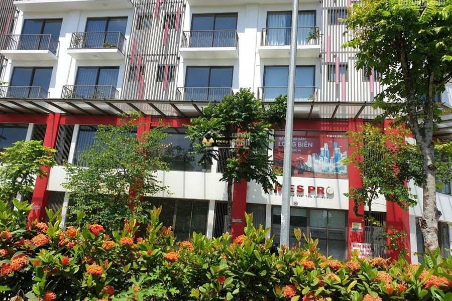 Nằm trong Khai Sơn City, bán liền kề nằm trên Ngọc Thụy, Long Biên với tổng dt 90 m2, hướng Đông Nam, tổng quan trong căn nhà gồm 5 phòng ngủ-01