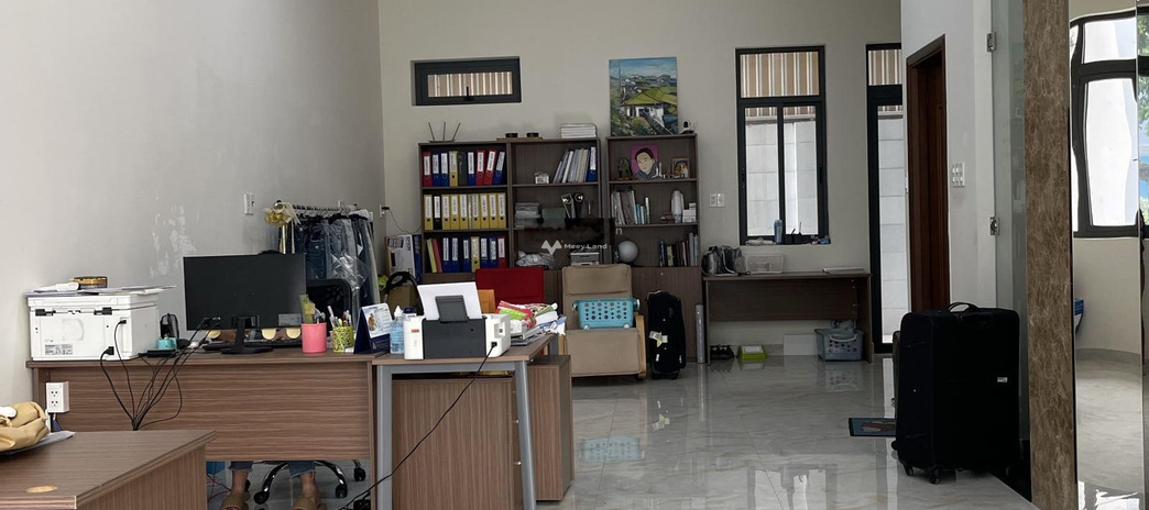 Vị trí mặt tiền nằm ở Quận 7, Hồ Chí Minh cho thuê sàn văn phòng thuê ngay với giá ngạc nhiên 22 triệu/tháng diện tích sàn là 120m2