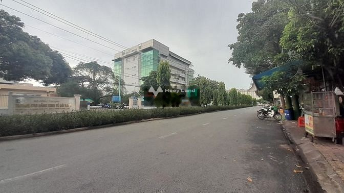 Bán nhà nằm ngay bên trong Quận 9, Hồ Chí Minh bán ngay với giá khởi điểm 8.1 tỷ có diện tích rộng 90m2 trong nhà tổng quan gồm 3 PN-01