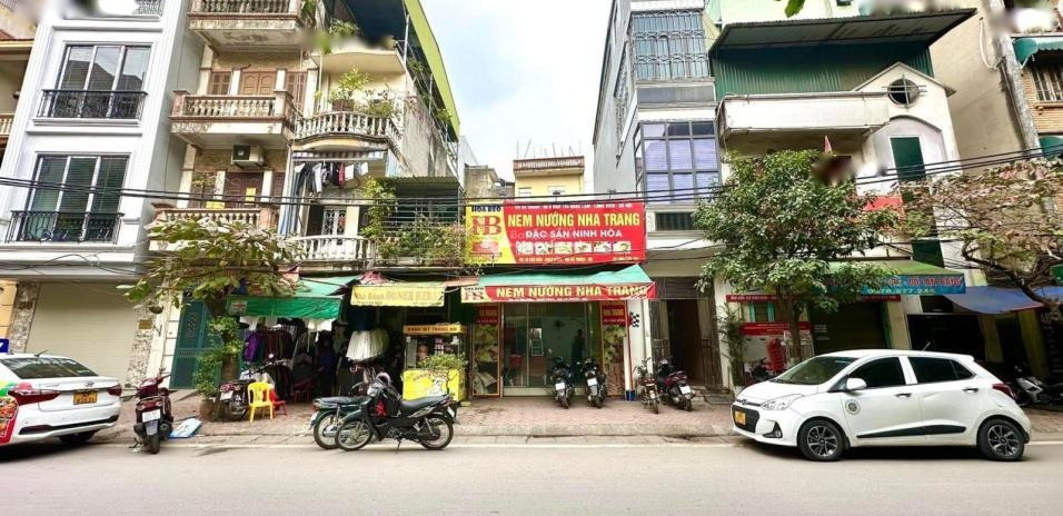 Bán nhà có diện tích chung 90m2 vị trí đặt tọa lạc ngay trên Hoàn Kiếm, Hà Nội