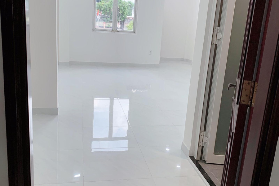 Có diện tích 125m2 bán nhà Nằm ngay trên Phường 13, Hồ Chí Minh ngôi nhà gồm 4 PN 5 WC hỗ trợ mọi thủ tục miễn phí, giá mùa dịch.-01