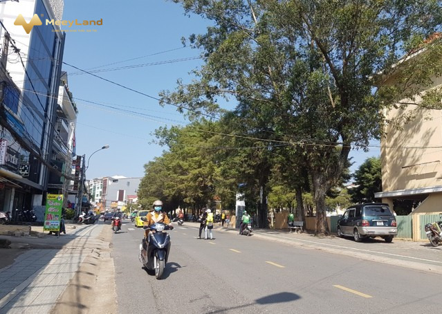 Cần bán lô đất diện tích rộng duy nhất tại mặt tiền đường Bùi Thị Xuân, Phường 8, Đà Lạt