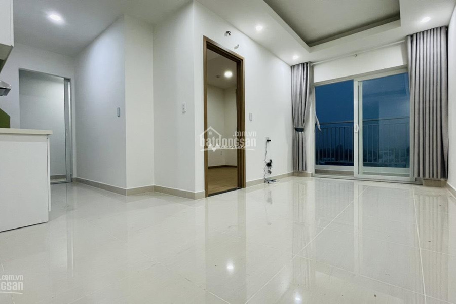 Vị trí tốt ngay Tăng Nhơn Phú, Quận 9, bán căn hộ bán ngay với giá tốt bất ngờ chỉ 1.8 tỷ, trong căn hộ này thì có 2 phòng ngủ, 2 WC bãi đậu xe rộng-01