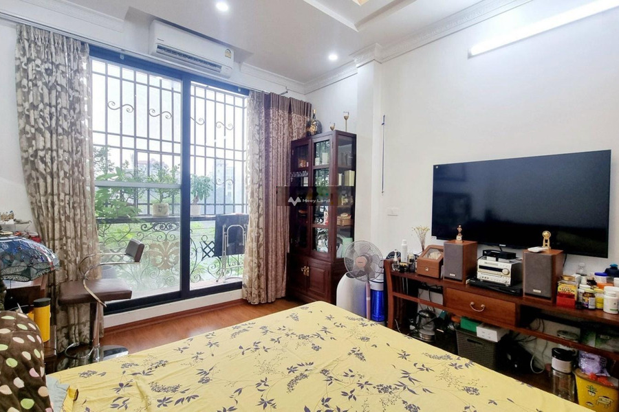 Bán nhà có diện tích chính 43.6m2 vị trí thuận lợi ngay trên Nguyễn Đình Thi, Thụy Khuê tổng quan bên trong căn nhà 7 phòng ngủ, 6 WC-01