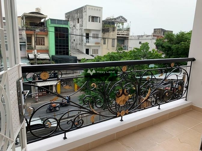 Nằm ngay Nguyễn Tất Thành, Hồ Chí Minh, cho thuê nhà, giá thuê đề cử chỉ 32 triệu/tháng diện tích gồm 192m2, căn này gồm 5 phòng ngủ thuận tiện đi lại-01