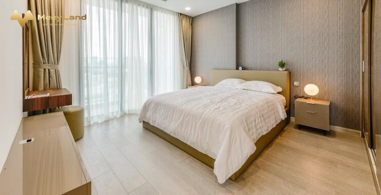 Cho thuê căn hộ 3 phòng ngủ dự án Vinhomes Golden River, diện tích 115.6m2-01