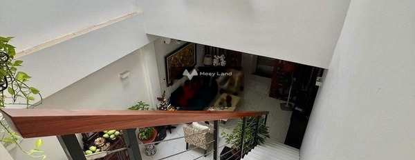 Vị trí đặt ở trung tâm Phổ Quang, Tân Bình cho thuê nhà thuê ngay với giá siêu rẻ 40 triệu/tháng, căn này gồm 3 PN-03