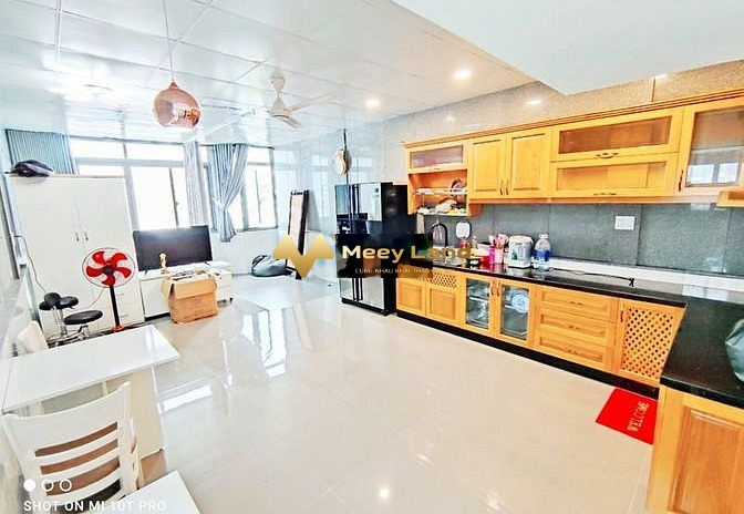 Có diện tích khoảng 40 m2, cho thuê căn hộ vào ở ngay giá cạnh tranh 7.6 triệu/tháng vị trí thuận lợi gần Nguyễn Đình Chiểu, Hồ Chí Minh, trong căn hộ...