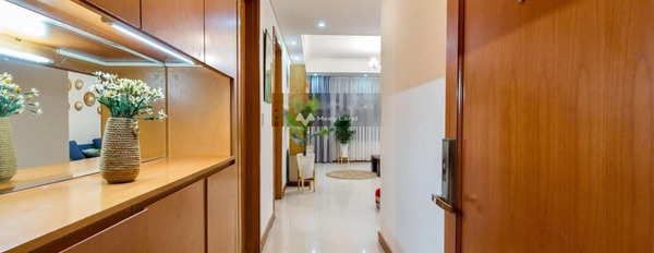 Trong căn hộ nhìn chung có tổng 2 phòng ngủ, cho thuê căn hộ hướng Đông - Bắc vị trí đặt vị trí ngay trên Bình Thạnh, Hồ Chí Minh, 2 WC lh ngay kẻo lỡ-02