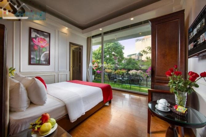 Cần bán khách sạn vị trí đẹp tọa lạc ngay trên Quảng An, Hà Nội. Diện tích 125m2-01