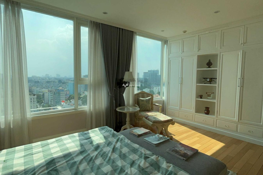 Tổng quan ở trong căn hộ gồm 2 phòng ngủ, cho thuê căn hộ vị trí thuận lợi tại Quận 3, Hồ Chí Minh, 2 WC giá siêu rẻ-01