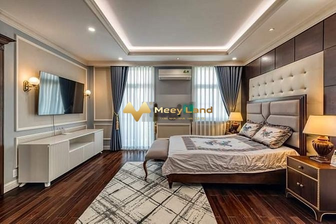 Thuê ngay với giá sang tên 85 triệu/tháng, cho thuê nhà có dt thực 295 m2 vị trí mặt tiền gần Đường Nguyễn Thái Học, Quận 1, căn nhà bao gồm 2 phòng n...